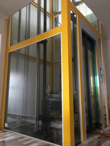 Thi công vách kính thang máy tại khách sạn Sao Biển - TP Hải Phòng